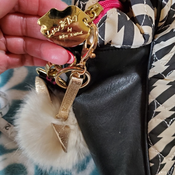 Betsy Johnson duffle bag - Picture 6 of 10